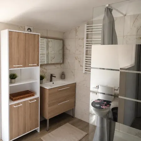 Casa de hóspedes Privee Dans Maison Avec Jardin Potager Alès